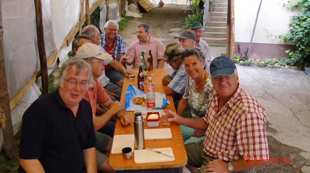 Verdiente Pause für die Sänger und ihre Helfer(in)