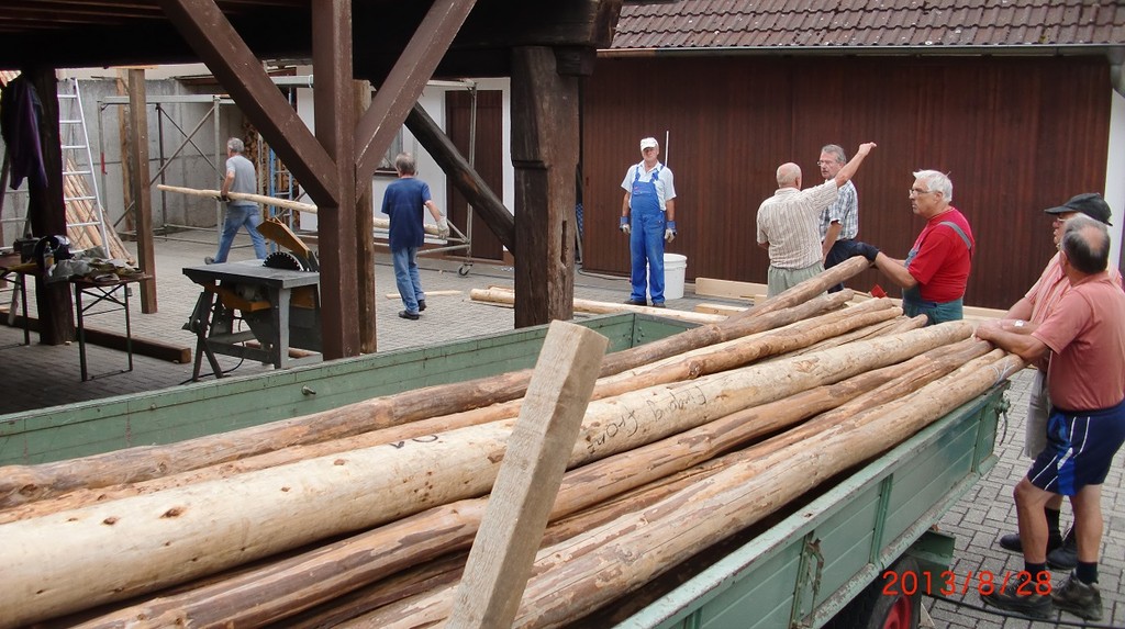 Materialtransport vorbereiteter Stangen