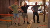 Schwierige Aufgabe: Pfeiler halten und schauen, dass keiner umfällt (thumbnail)