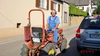 Nicht der Fahrer, der Traktor steht verkehrt herum! (thumbnail)