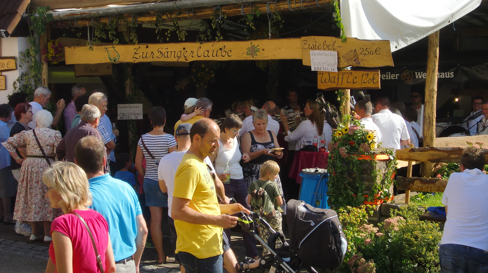 Das lockt einige Passanten an