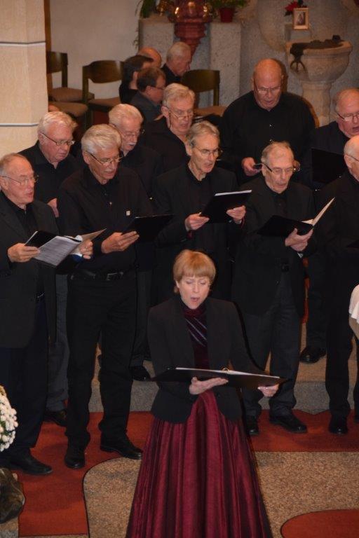 Ulrike Cordes als Solistin mit dem Kirchzartener Männerchor