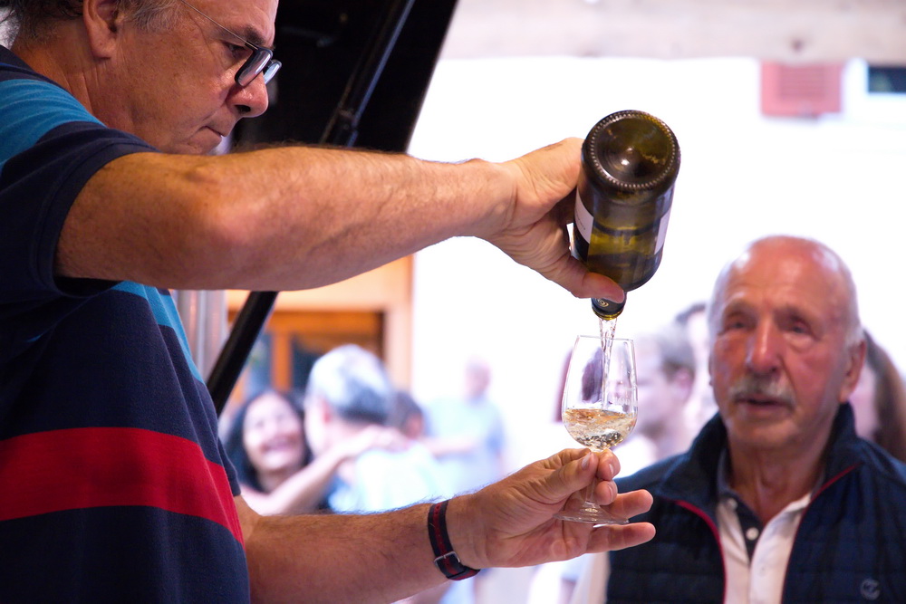 Schneckenfest 2024 — Ein Gläschen am Weinbrunnen