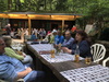 Gemütliches Beisammensein an der Hütte (thumbnail)